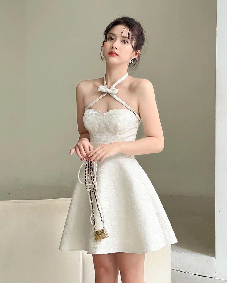 Gái xinh mặc váy trắng tỏa sáng với vẻ đẹp ngọt ngào