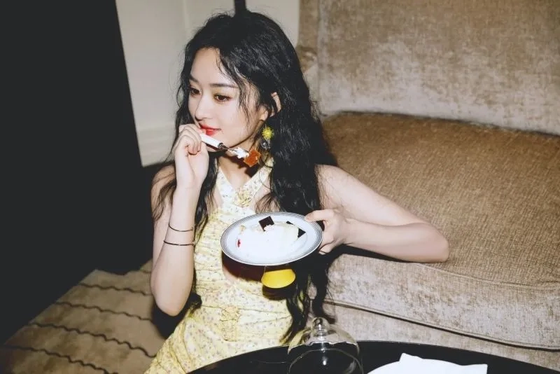 Hình avatar gái xinh thể hiện nét đẹp tinh tế và thu hút