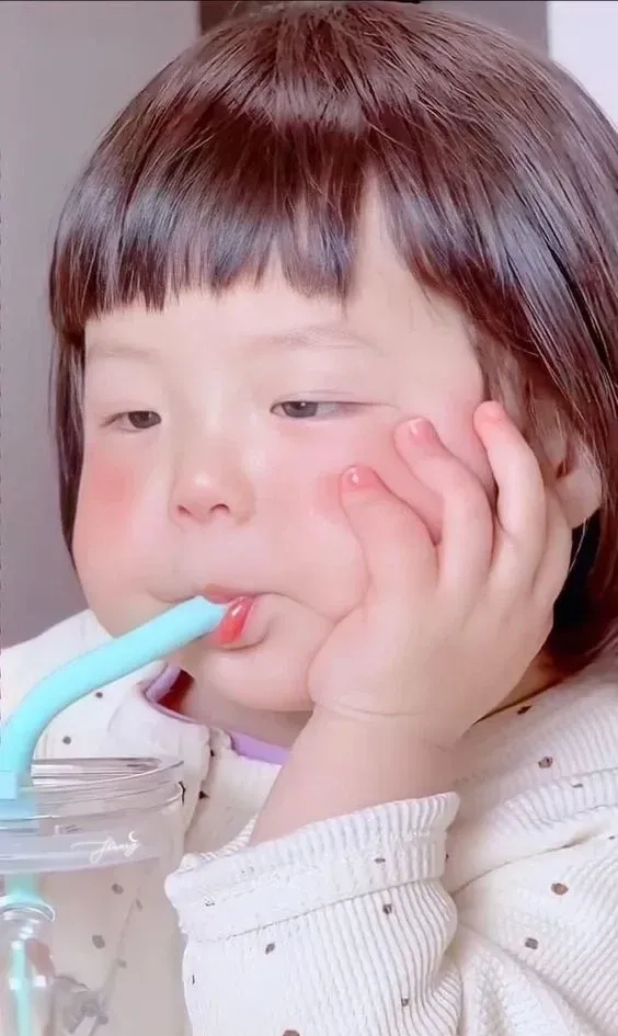 Ảnh tô màu cho bé gái với các họa tiết ngộ nghĩnh và dễ thương