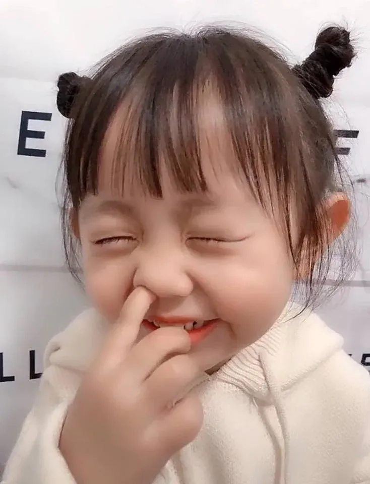 Hình ảnh bé gái xinh, nét đáng yêu nổi bật trong ánh sáng tự nhiên