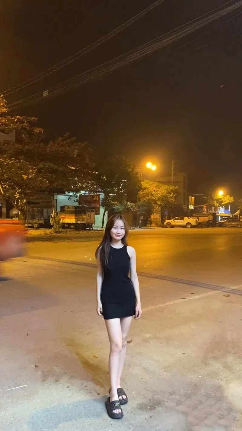 Ảnh gái 2k12 với biểu cảm lạnh lùng toát lên sự cuốn hút khó quên