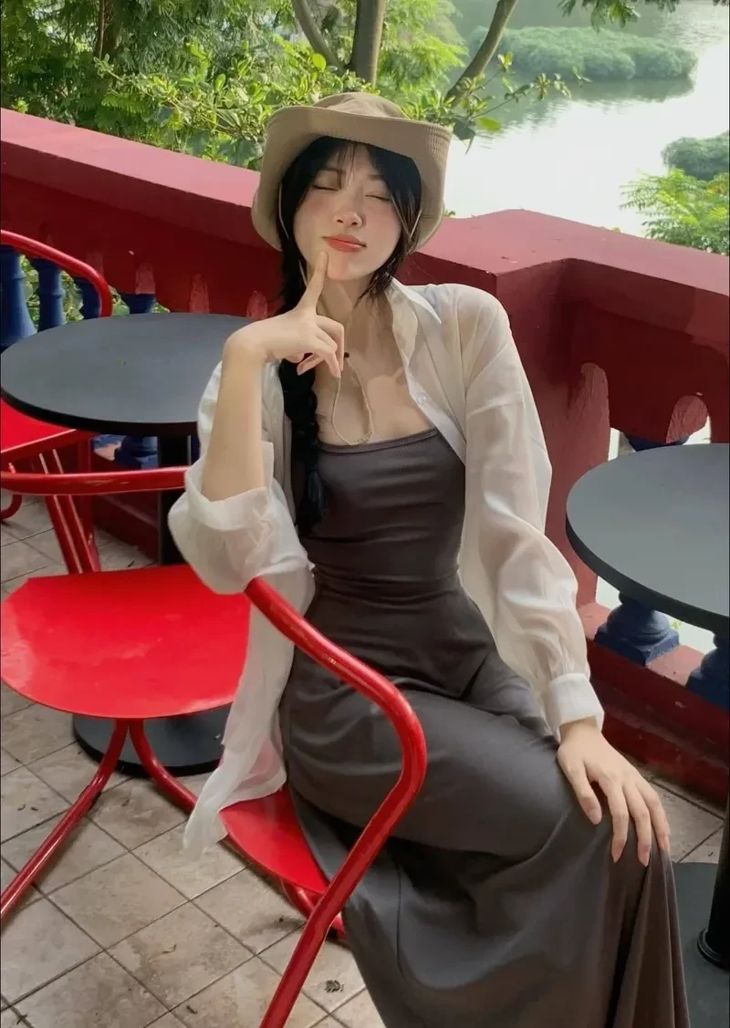 Ảnh gái 2k12 với biểu cảm tự tin thể hiện phong thái nổi bật đầy ấn tượng