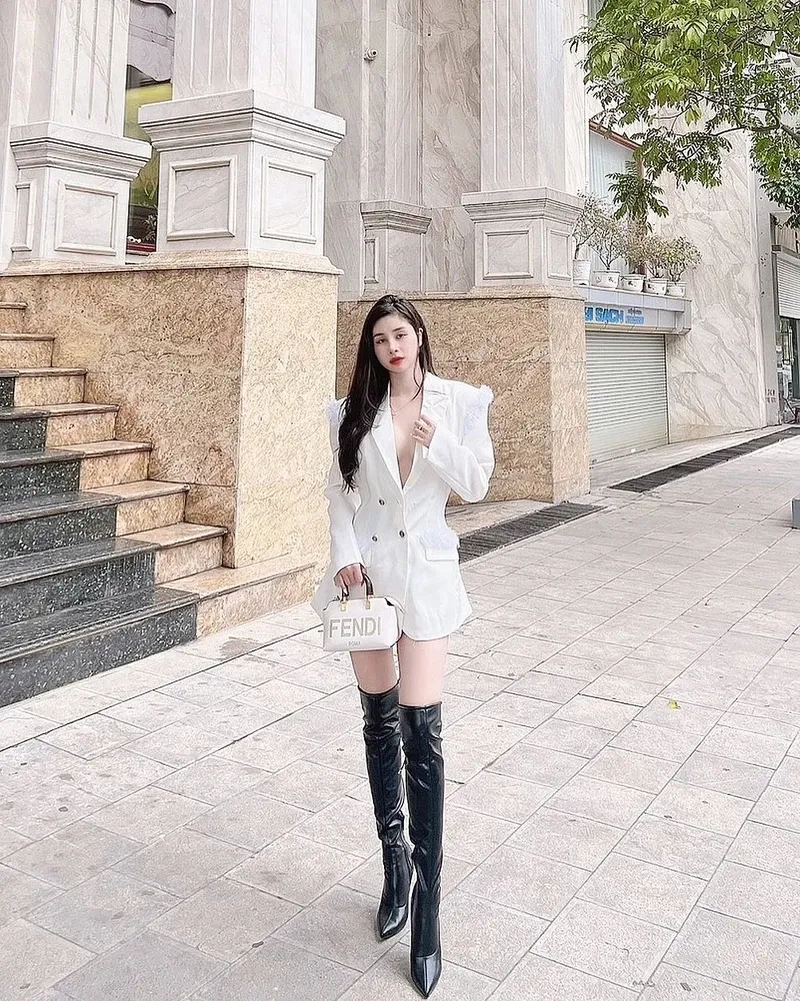 Ảnh chụp trước gương phong cách bohemian tạo ra cảm giác tự do và phóng khoáng
