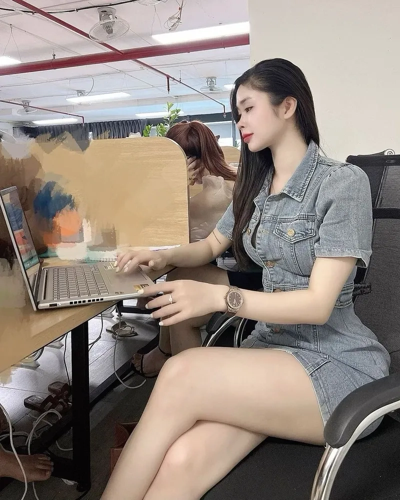 Cách chụp ảnh trước gương với bạn bè tạo khoảnh khắc vui vẻ và gắn kết