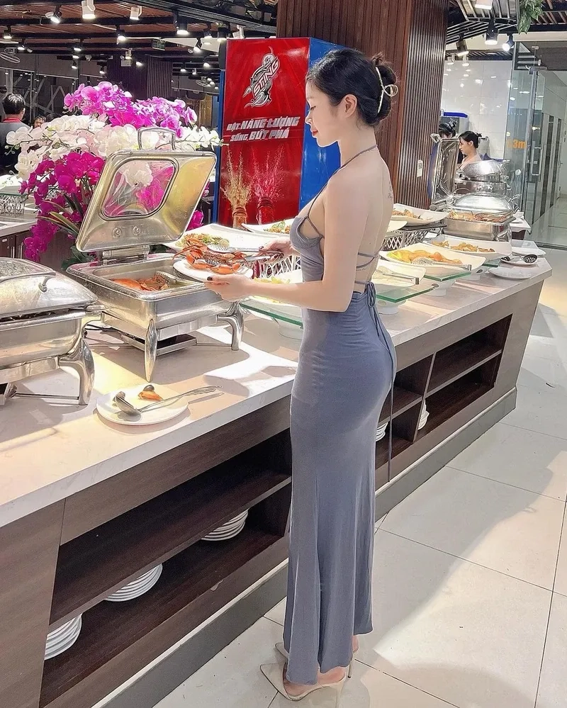 Cách chụp ảnh trước gương trong thang máy tạo hiệu ứng thú vị và sáng tạo