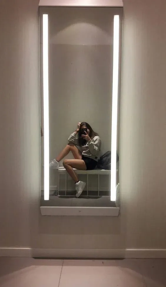 Ảnh selfie gương toàn thân giúp thể hiện toàn bộ phong cách