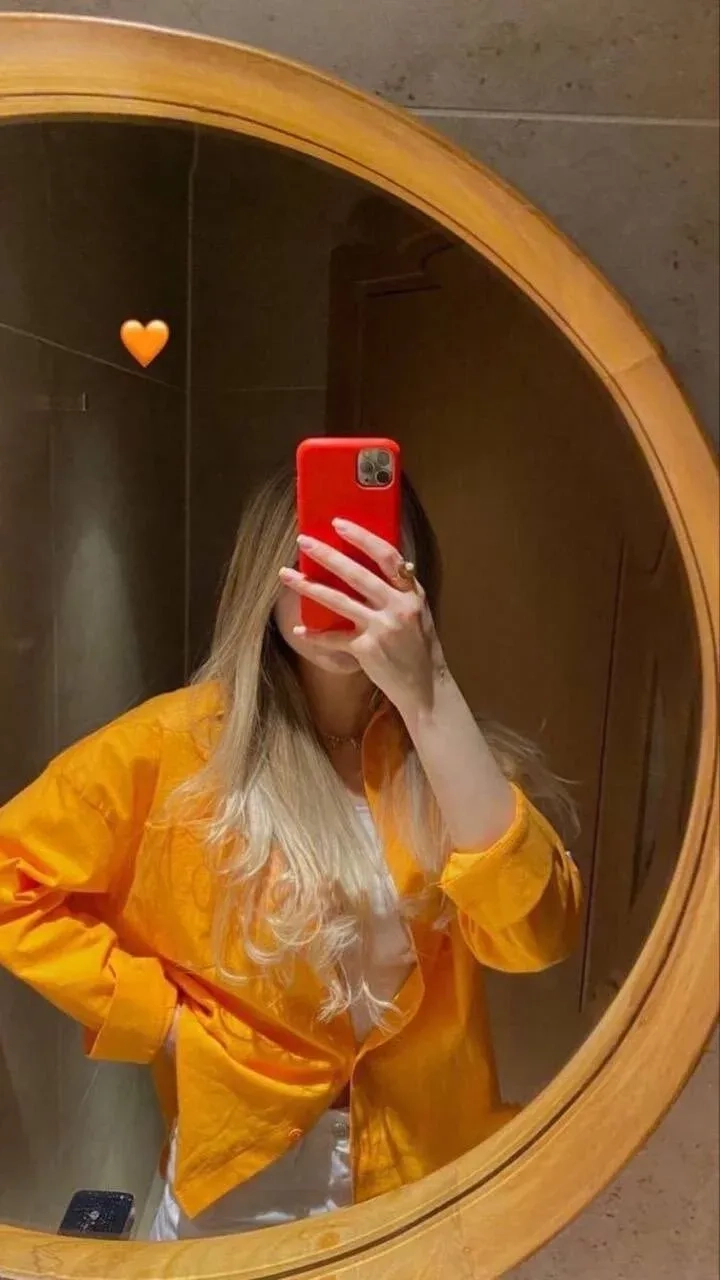Ảnh selfie gương trong phòng ngủ tạo không gian thoải mái, dễ chịu