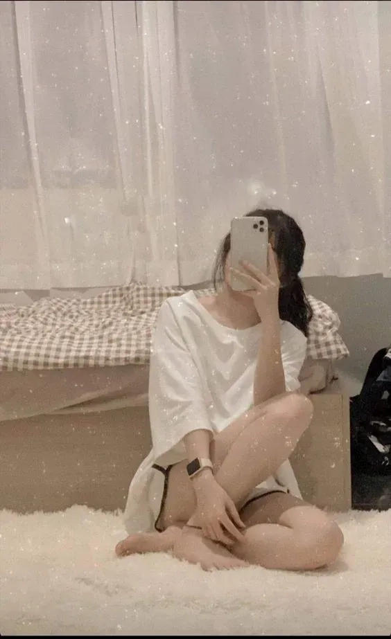 Ảnh selfie gương trong phòng tắm mang đến sự mới mẻ và sáng tạo