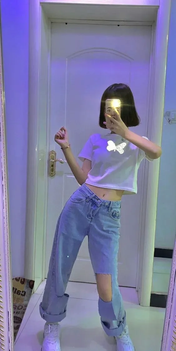 Ảnh selfie gương với điện thoại dễ dàng và tiện lợi cho mọi người