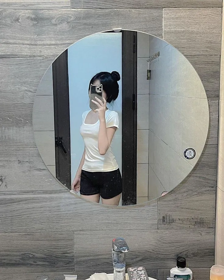 Cách chụp ảnh selfie trước gương đẹp giúp tôn lên vẻ đẹp tự nhiên