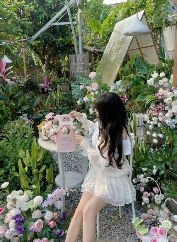 Ảnh gái đẹp trong học tập làm nổi bật sự trẻ trung và tràn đầy năng lượng