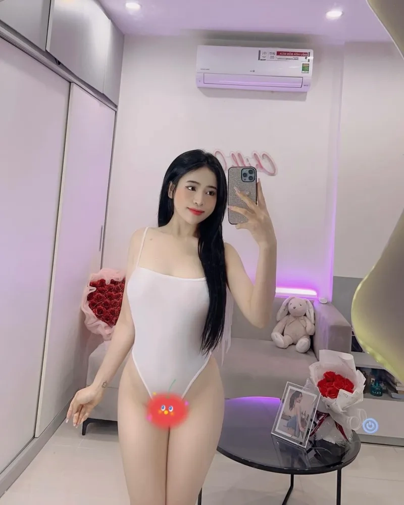 Ảnh gái đẹp trong phòng ngủ tạo cảm giác gần gũi và thoải mái