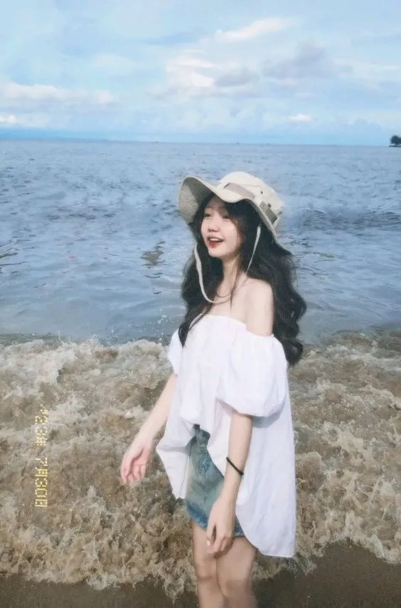 Ảnh gái xinh dễ thương thể hiện nét đáng yêu và tươi tắn tự nhiên