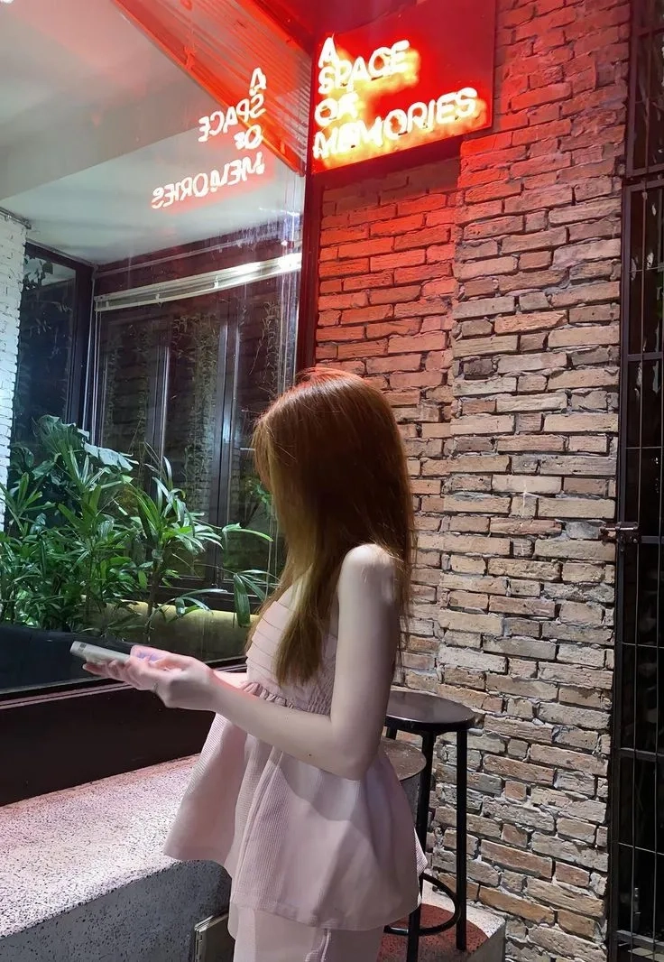 Ảnh gái đẹp bikini toát lên sự tự tin và vẻ quyến rũ đặc biệt