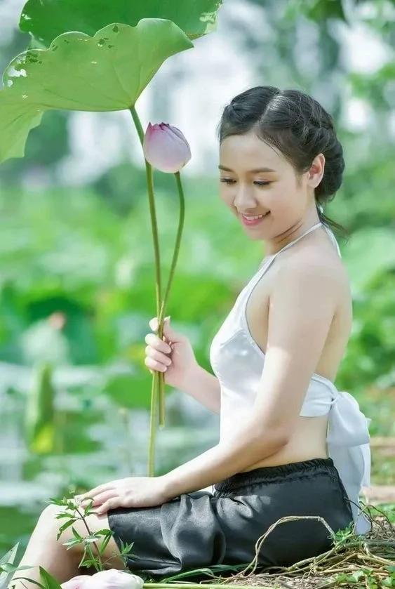 Áo yếm xưa là biểu tượng của vẻ đẹp giản dị và truyền thống Việt