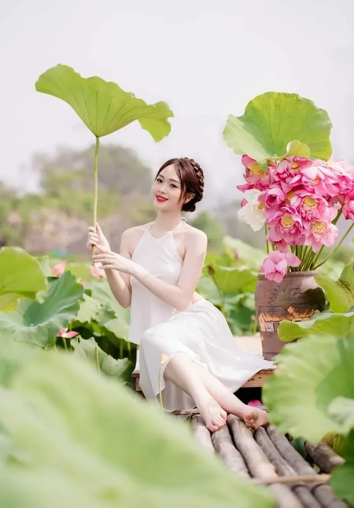 Biến thể của áo yếm là sự kết hợp giữa nét cổ điển và hiện đại độc đáo