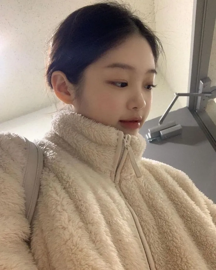 Ảnh Song Hye Kyo với vẻ đẹp dịu dàng và thần thái cuốn hút
