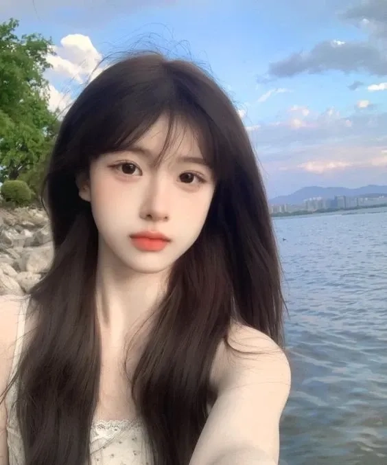 Ảnh Lee Sung Kyung thể hiện nét cá tính và sức hút mạnh mẽ
