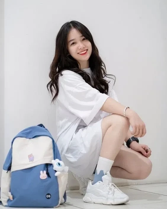 Hình trẻ em cười hạnh phúc với ánh mắt rạng ngời niềm vui