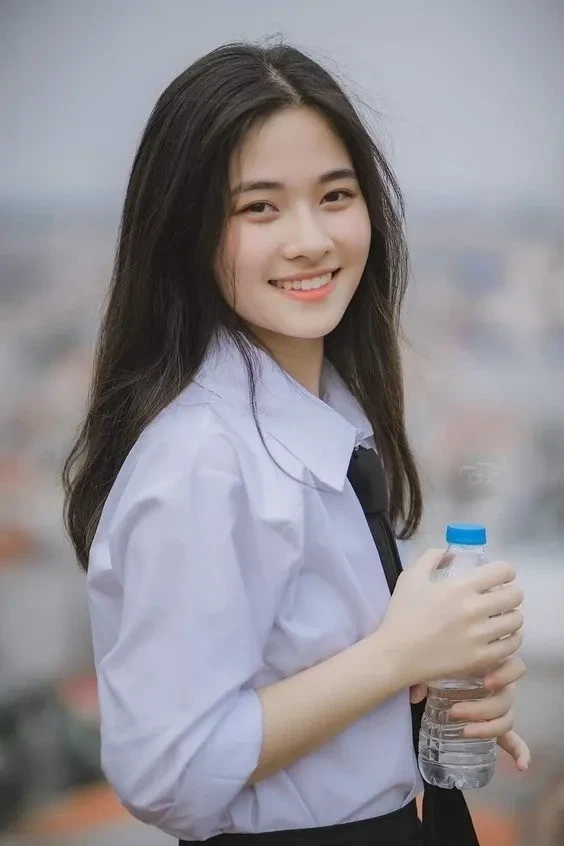 Hình trẻ em chụp trong studio với ánh sáng tự nhiên tuyệt đẹp