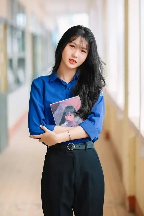 Hình bé gái ngộ nghĩnh với biểu cảm đáng yêu khó cưỡng