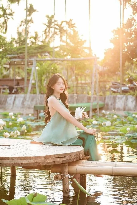 Ảnh gái xinh 2k8 tỏa sáng với nét đẹp dịu dàng và tự nhiên