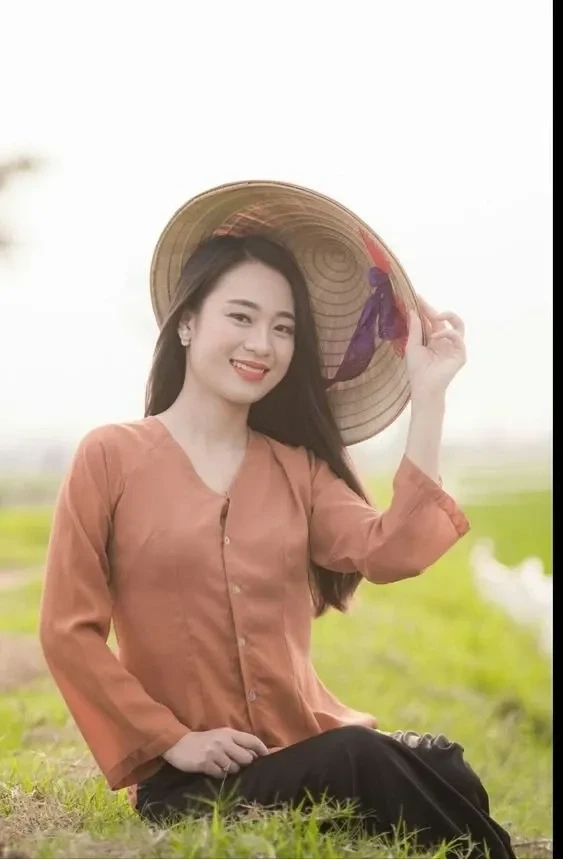 Ảnh gái xinh mặc áo dài tết mang đến vẻ đẹp duyên dáng, thanh thoát