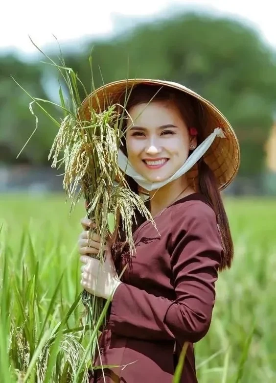 Hình ảnh gái xinh vú to thu hút mọi ánh nhìn với vẻ đẹp quyến rũ