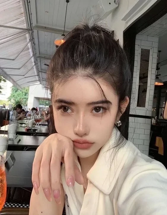 Ảnh Gái Nga Thu Hút Mọi Ánh Nhìn Với Nét Đẹp Dịu Dàng