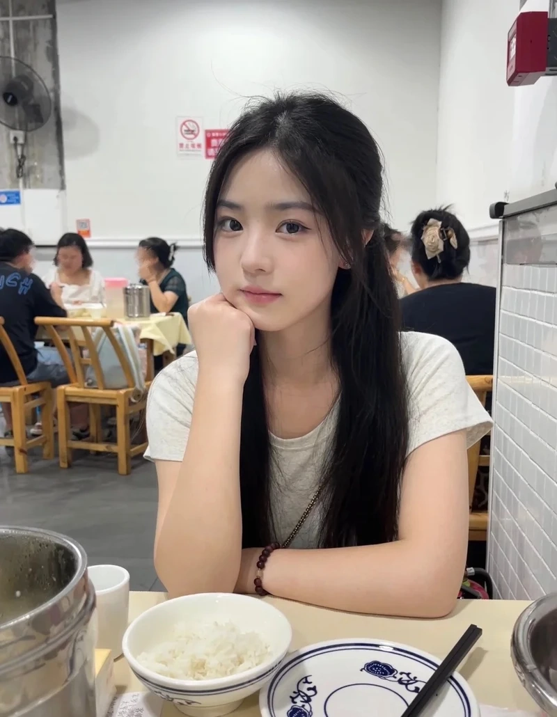 Ảnh cô gái Trung Quốc làm nổi bật vẻ đẹp duyên dáng và tinh tế