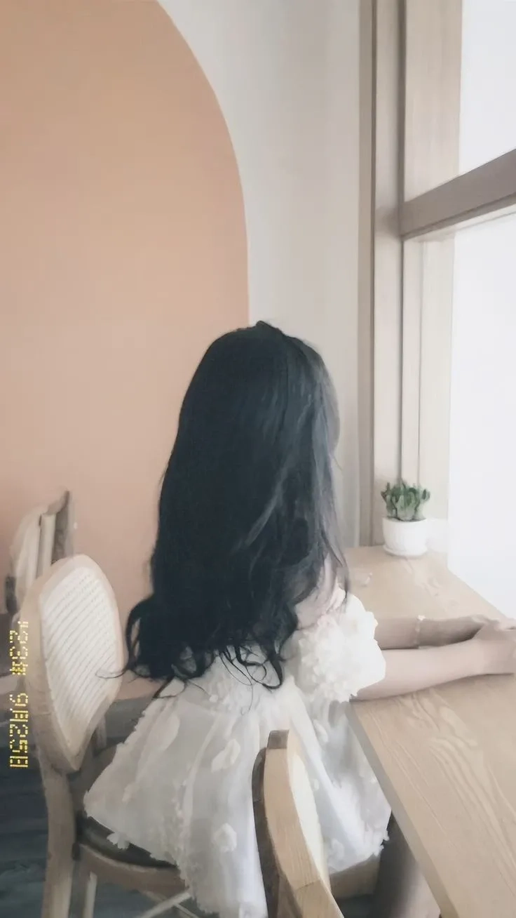 Ảnh gái che mặt bằng điện thoại mang đến vẻ đẹp dễ thương và đầy cuốn hút
