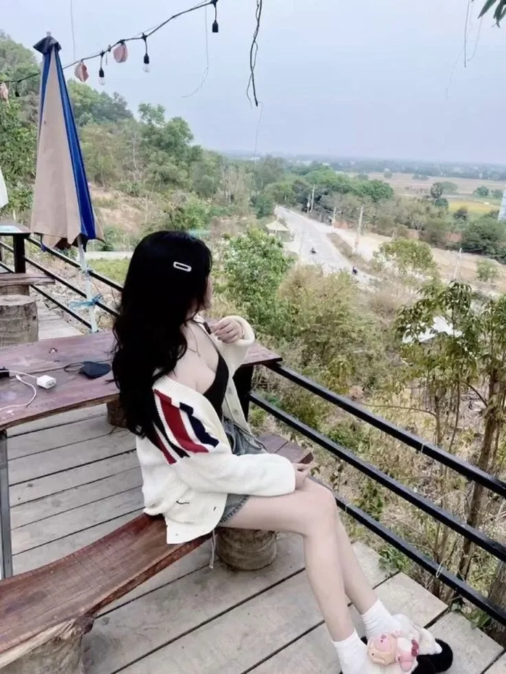 Ảnh che mặt nữ toát lên sự quyến rũ và thần thái đặc biệt