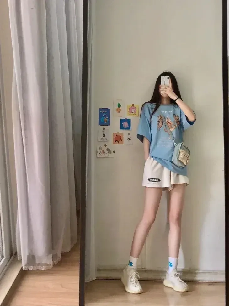Hình ảnh gái cute che mặt tạo sự quyến rũ và đầy bí ẩn
