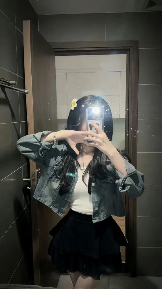 Ảnh gái che mặt bằng icon tạo nên sự dễ thương và đầy ngọt ngào