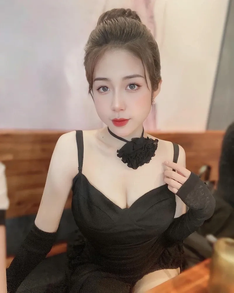 Ảnh gái xinh dễ thương Instagram với nụ cười rạng rỡ cuốn hút