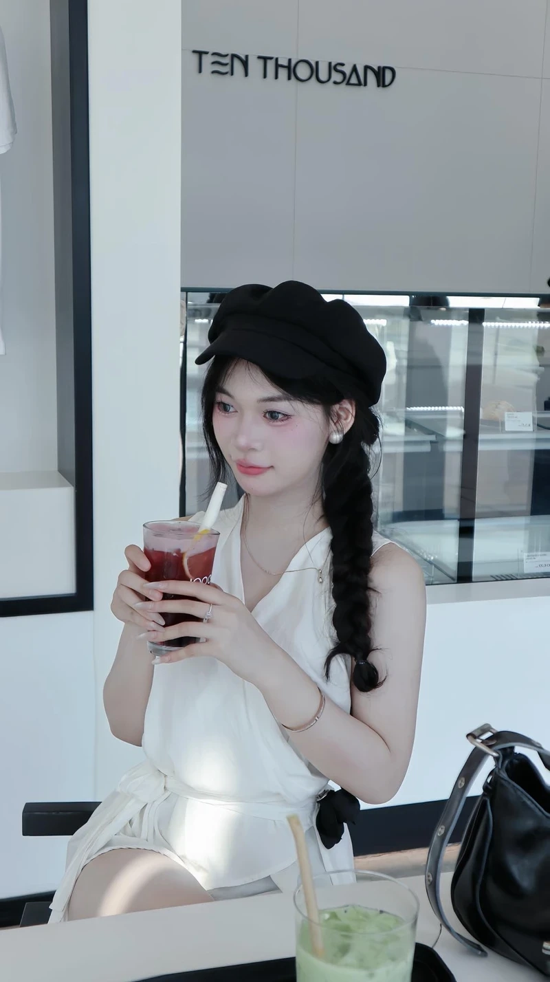 Hình nền gái xinh 4k cho điện thoại tạo điểm nhấn nổi bật cho màn hình