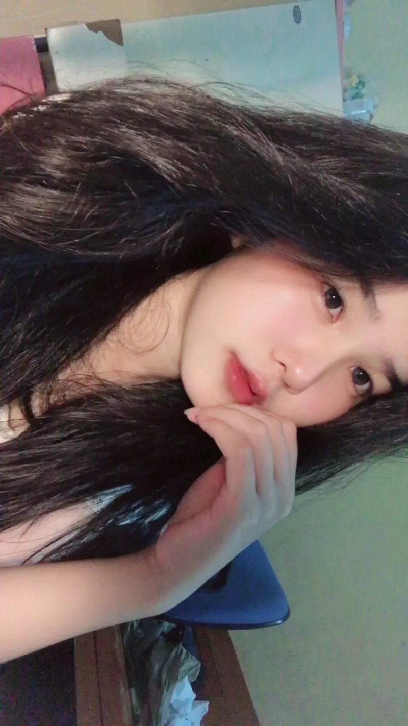 Ảnh avatar gái đẹp thể hiện sự duyên dáng và thanh thoát tự nhiên