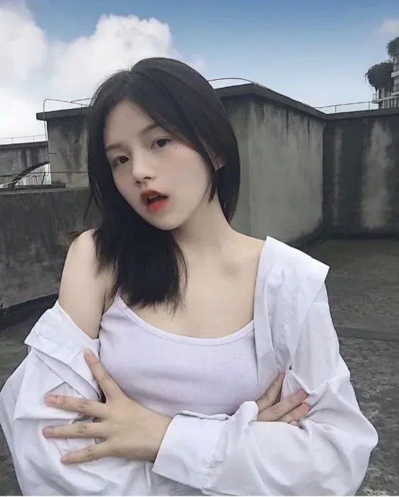 Ảnh avatar đẹp cho con gái người thật thể hiện vẻ đẹp tự nhiên và cuốn hút