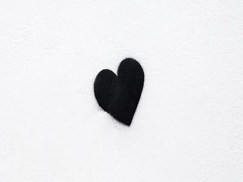 Hình nền trái tim màu đen tạo phong cách nổi bật và tinh tế