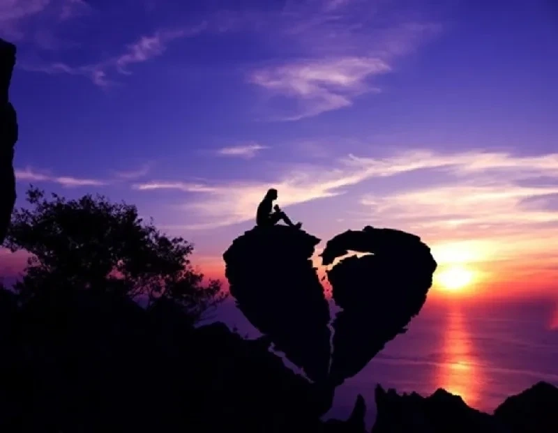 Trái tim buồn với thiết kế đơn giản, phù hợp mọi tình huống