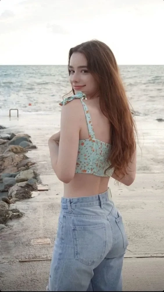 Cô gái xinh đẹp nhất trên thế giới mang đến vẻ quyến rũ tự nhiên