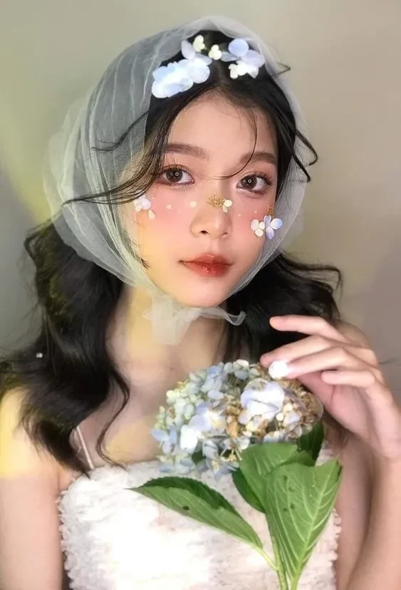 Gái xinh buồn khiến mọi người cảm nhận được nỗi lòng sâu sắc