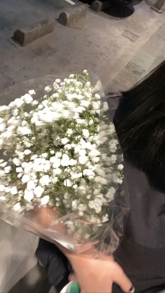 Gái xinh cute đeo kính làm toát lên vẻ thanh lịch, dễ thương