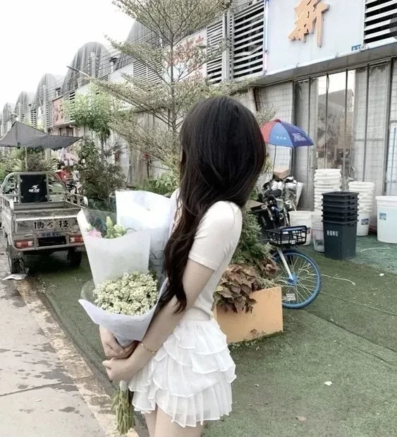 Cô gái anime buồn mang lại cảm giác tiếc nuối và cô đơn