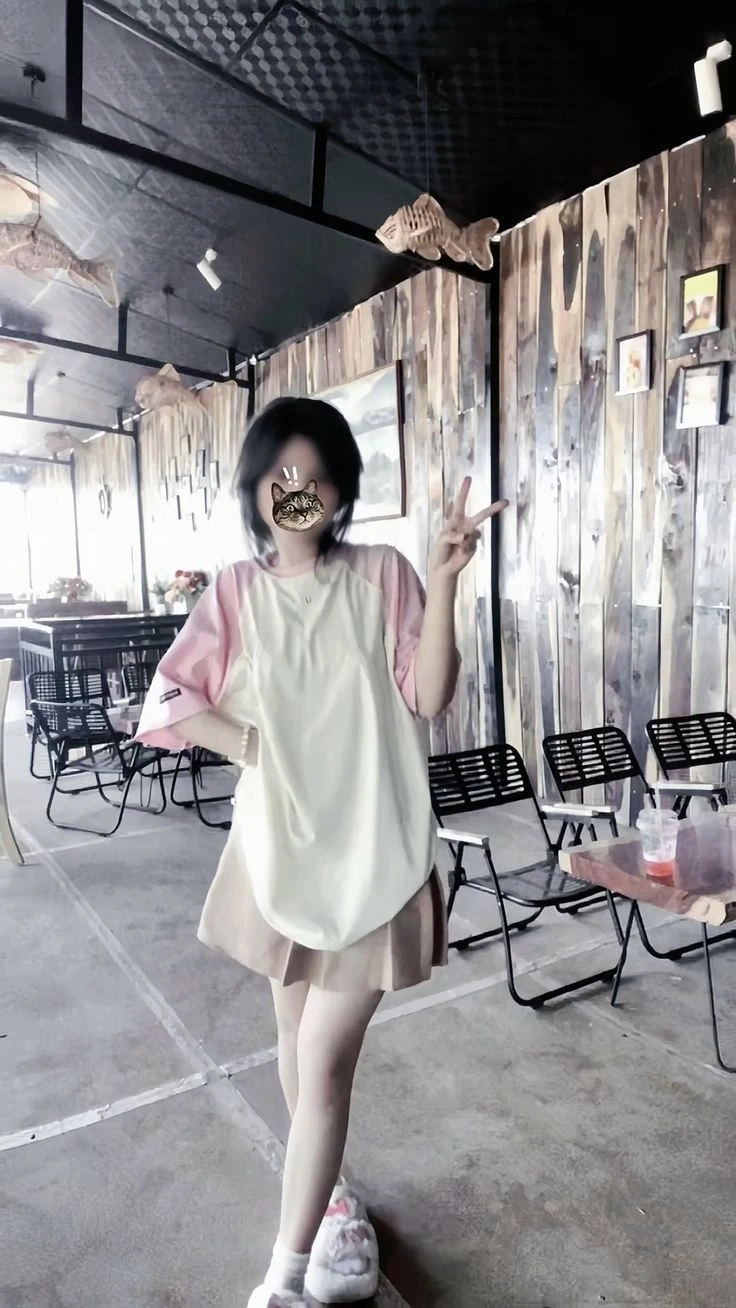Gái xinh che mặt ảnh avatar đẹp cho con gái mang nét dịu dàng và cuốn hút