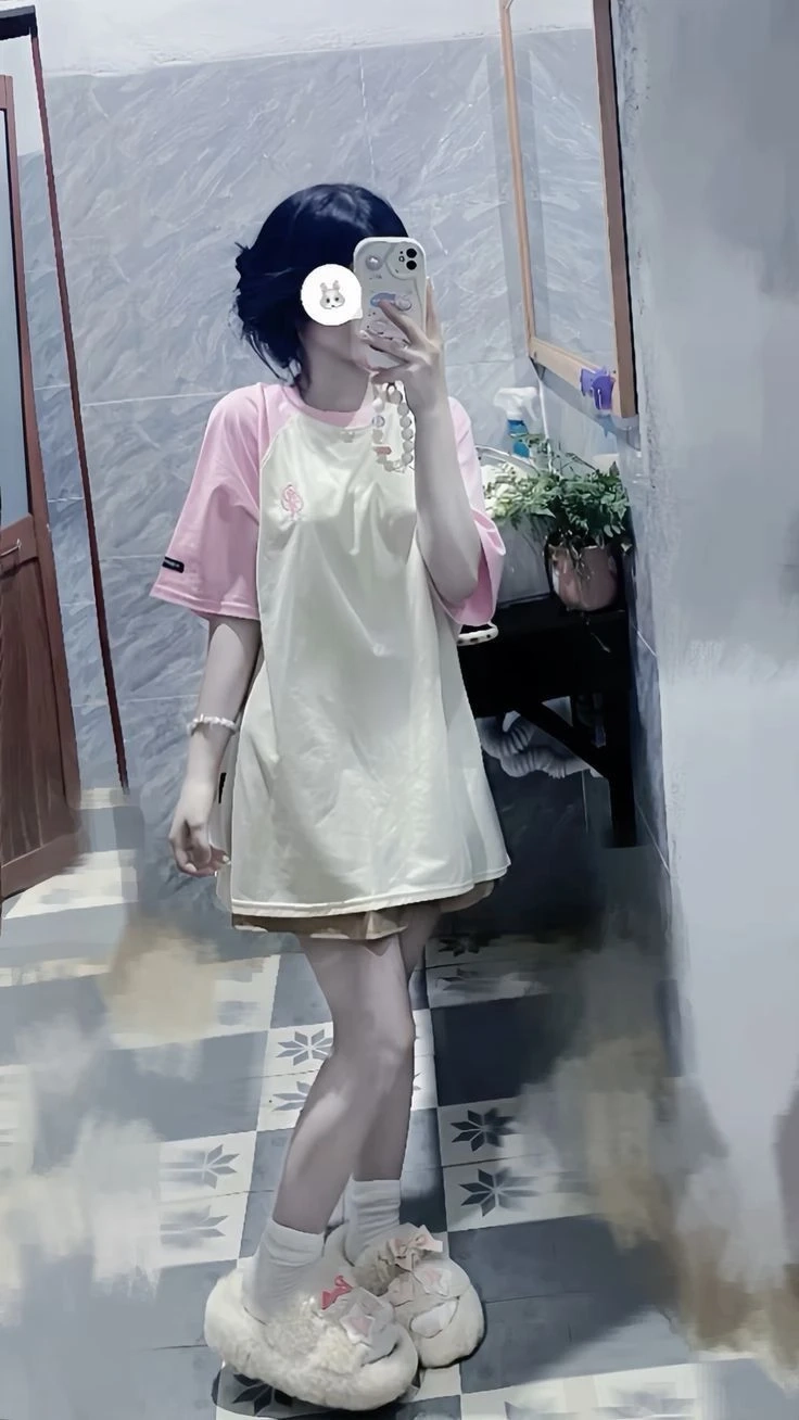 Gái đẹp che mặt ngầu nổi bật với phong thái mạnh mẽ và nét đẹp tự nhiên