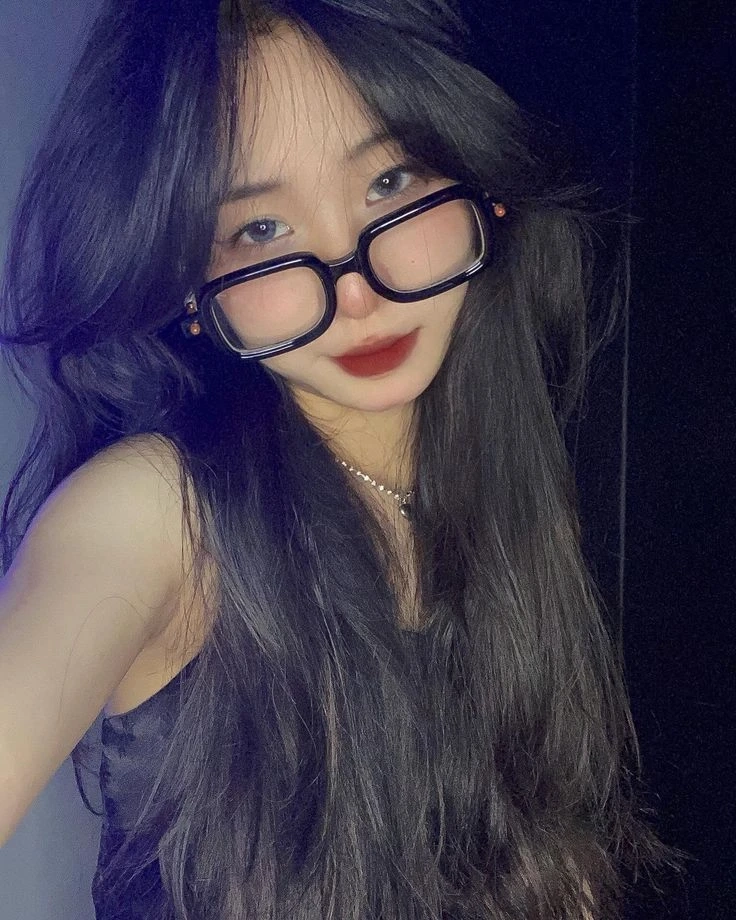 Gái xinh đeo kính cute mang lại sự ngọt ngào và dễ thương tuyệt vời