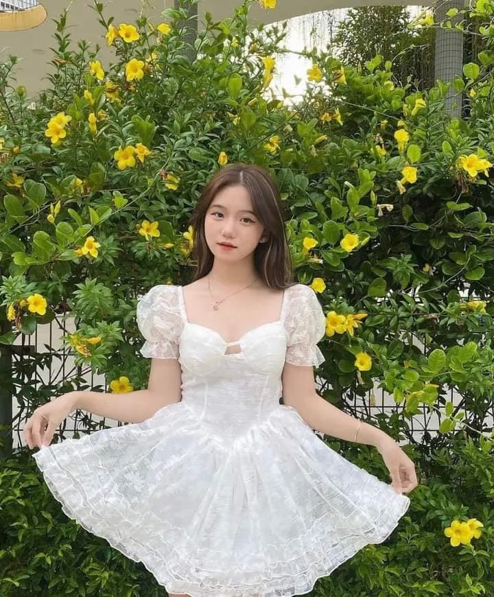 Gái xinh che mặt tóc ngắn tạo nên sự bí ẩn đầy quyến rũ