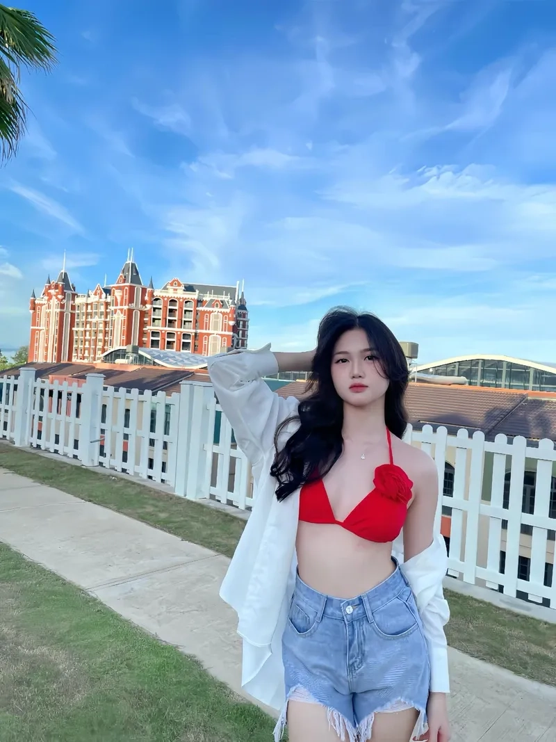 Gái xinh tóc ngắn ngang vai toát lên vẻ đẹp trẻ trung, năng động