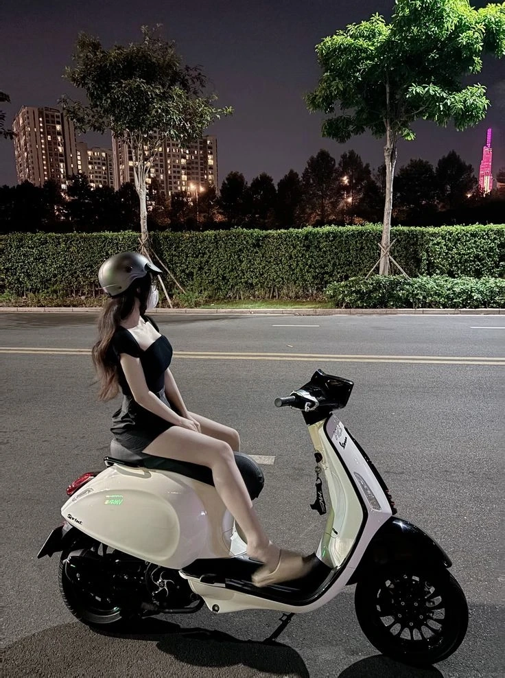 Con gái đi xe mô tô mang đến sự mạnh mẽ và cá tính